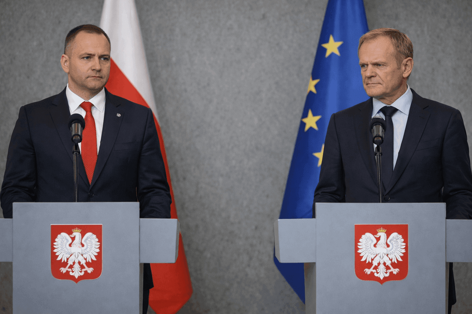 K. Nawrockis vetavo ES paskolą, D. Tuskas kalba apie „Polexit“: kas vyksta Lenkijoje?