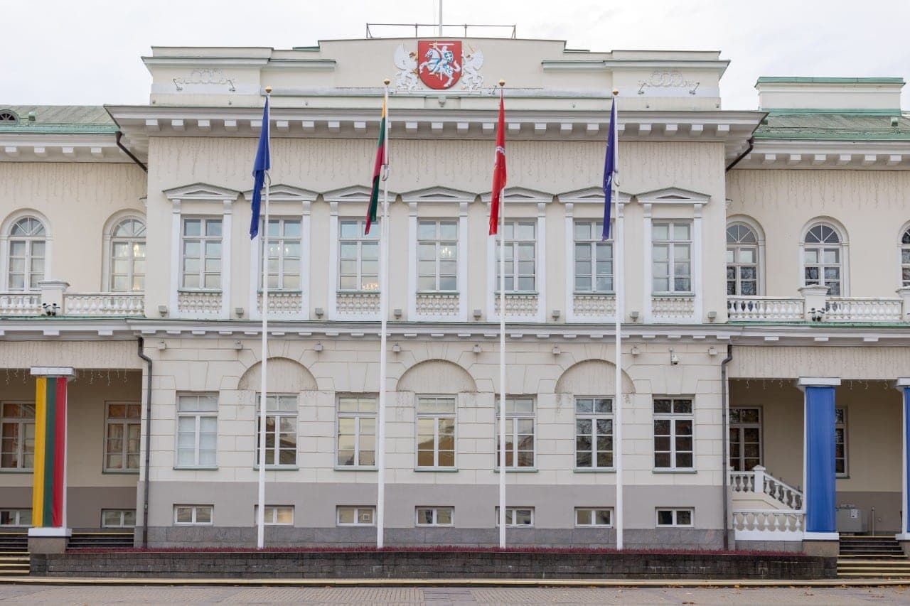 „Foxpay“ skandalas: Prezidentūra kaltina turtingų žmonių „chebrą“ ir konservatorius