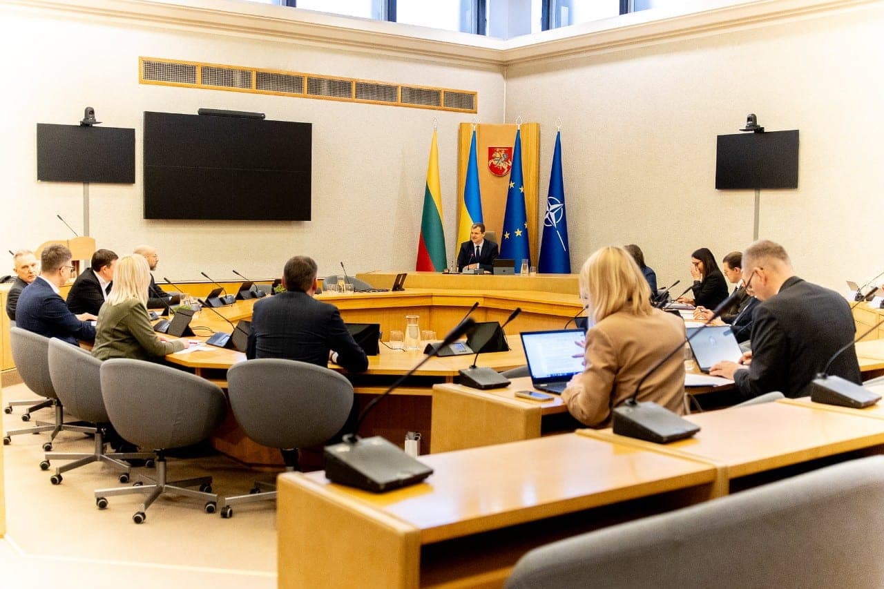 Ministrai uždirba mažiau nei jų pavaldiniai? Štai, kas gauna didžiausius atlyginimus