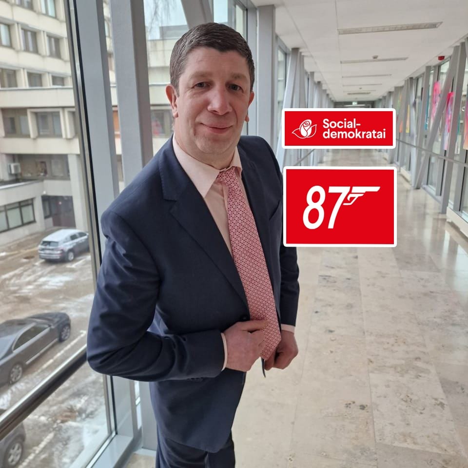 Nebaigęs vaikiško šampano klausimo, iniciatyvusis Antanas užsimojo pertvarkyti automobilizmo istoriją, politiko feisbuko paskyros nuotrauka
