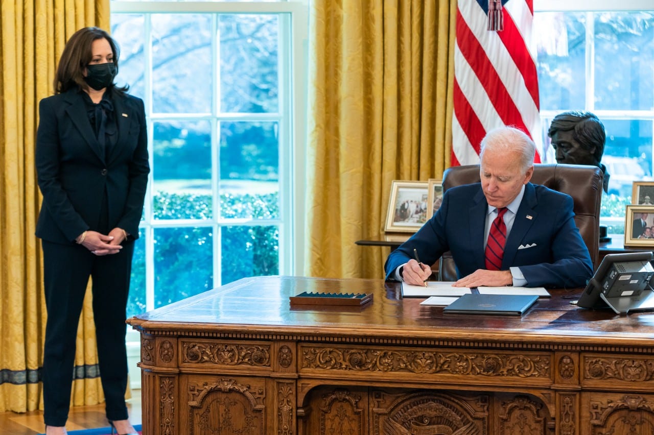 J. Bidenas ir K. Harris