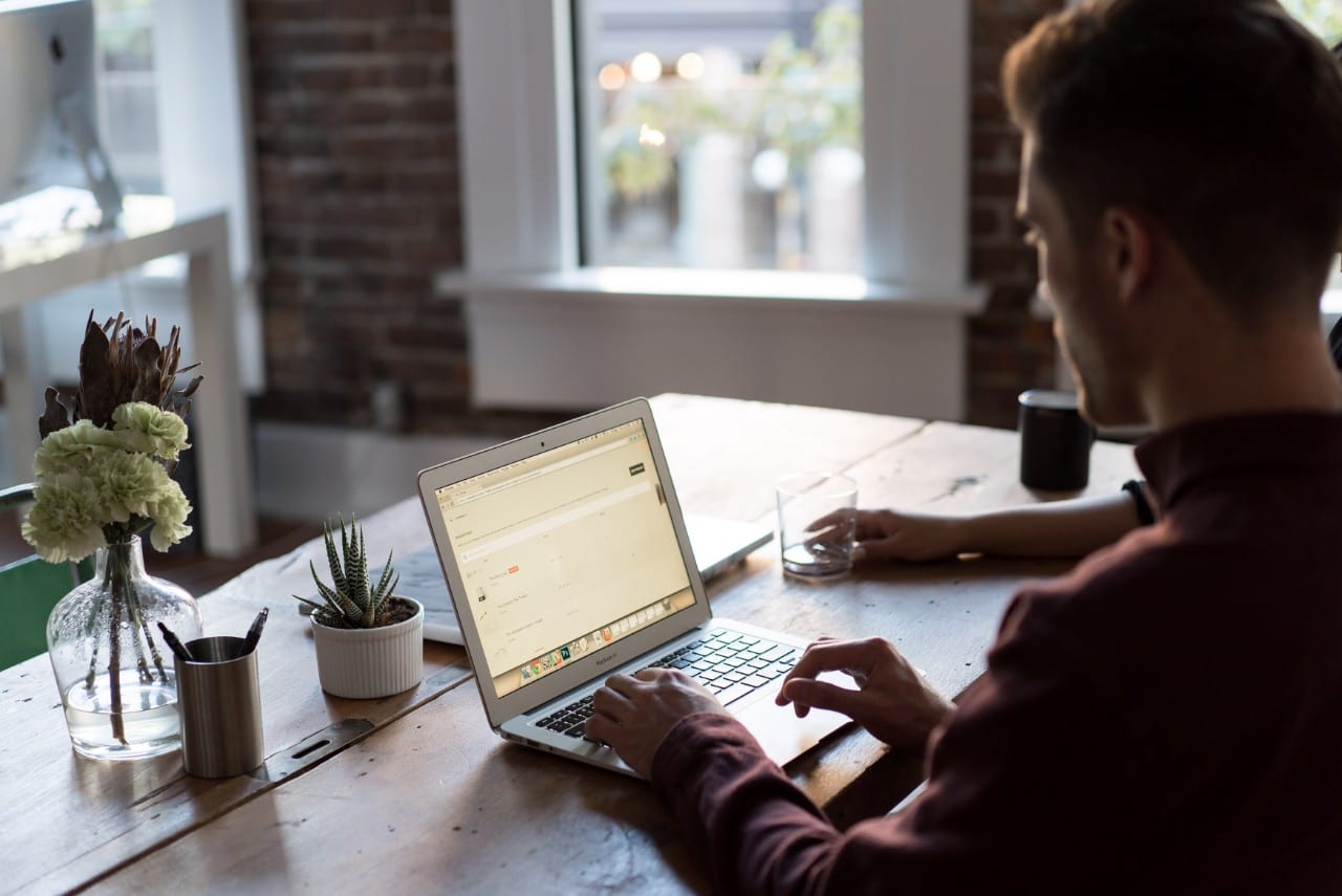 Bench Accounting Unsplash nuotrauka