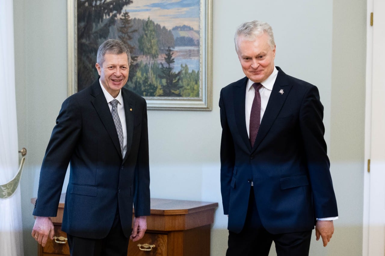 S. Podėnas, G. Nausėda