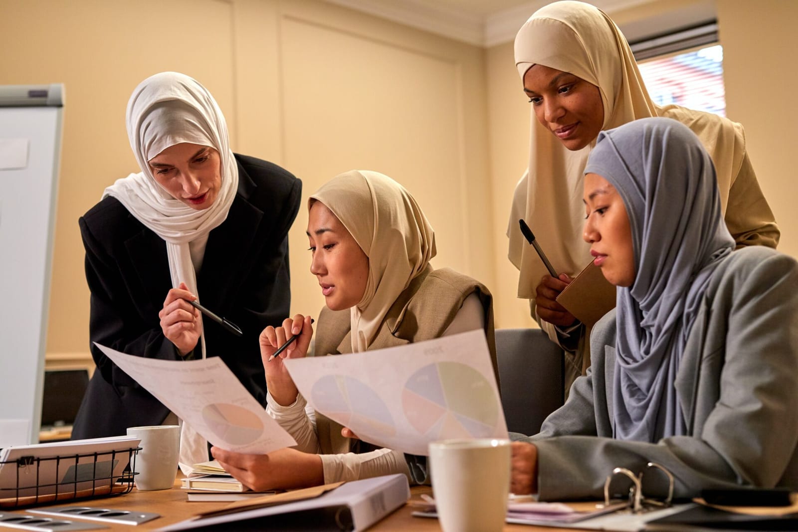 Hijabus dėvi tik moterys