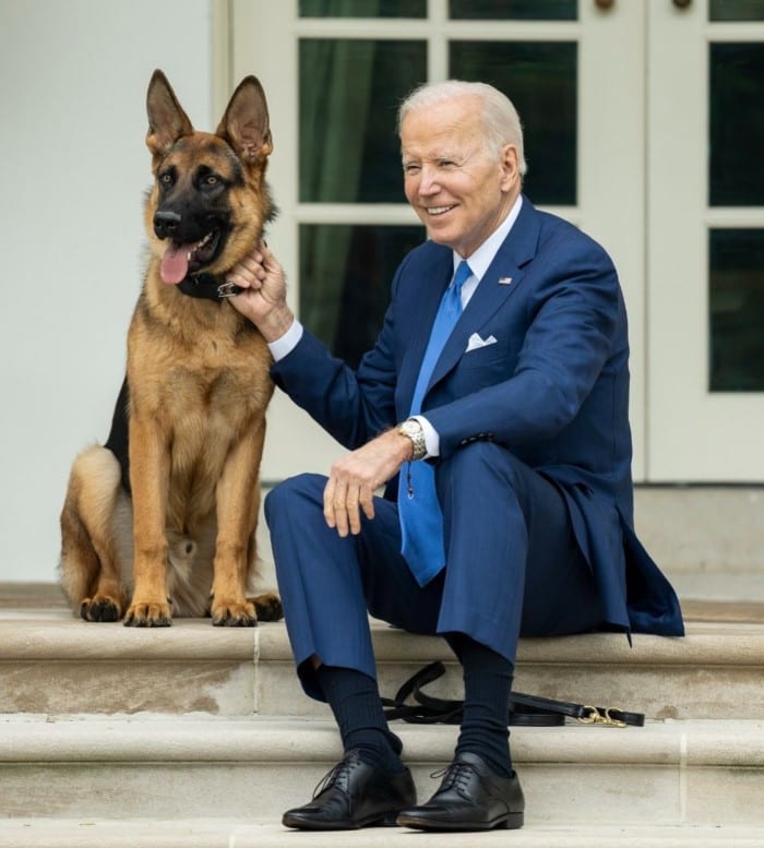 Bidenas ir jo gauruotas draugas