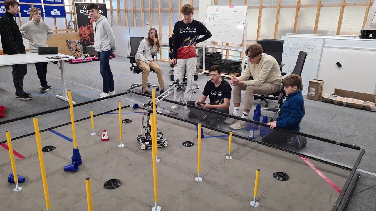 Komanda bando robotą