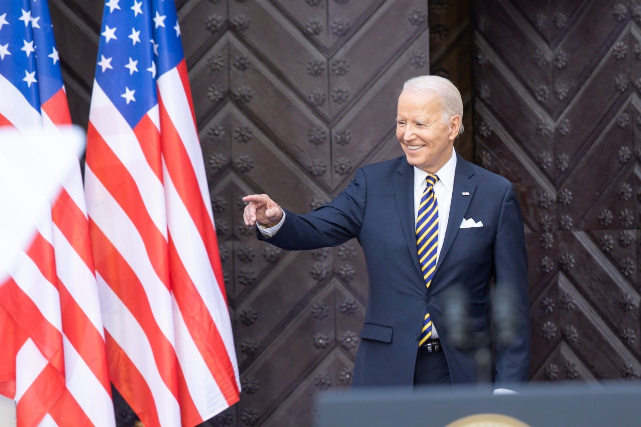 J. Bidenas