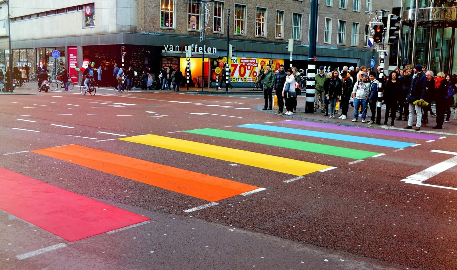 LGBT spalvų perėja