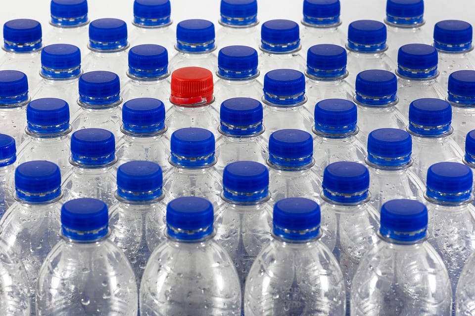 Plastikiniai vandens buteliukai